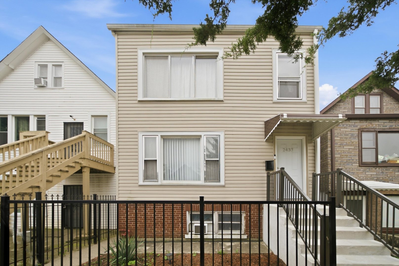 2433 W 46th Place Property Photo 1