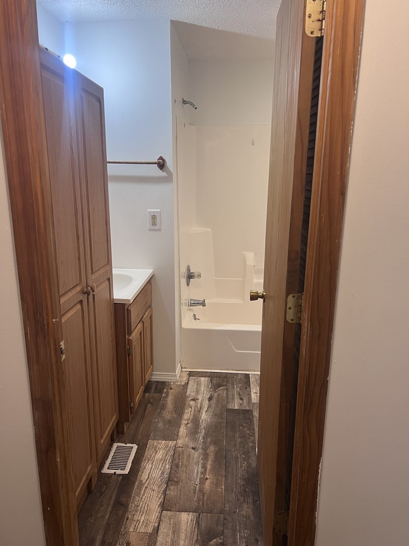 609 W Clark Street Property Photo 9