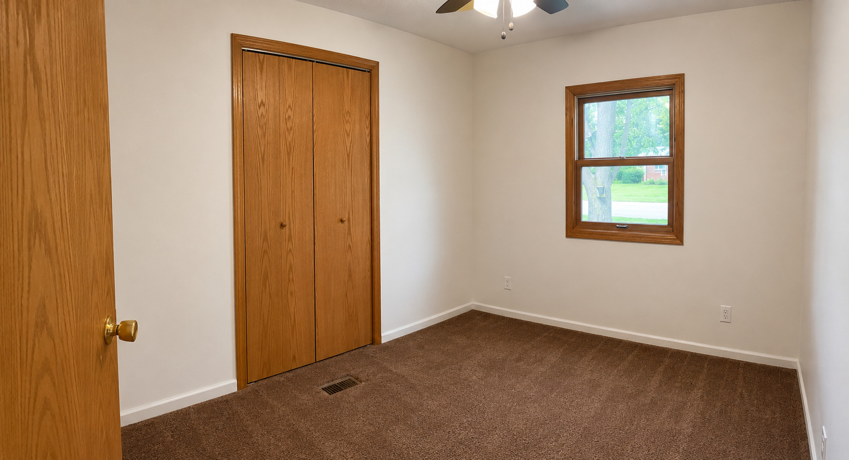 609 W Clark Street Property Photo 11