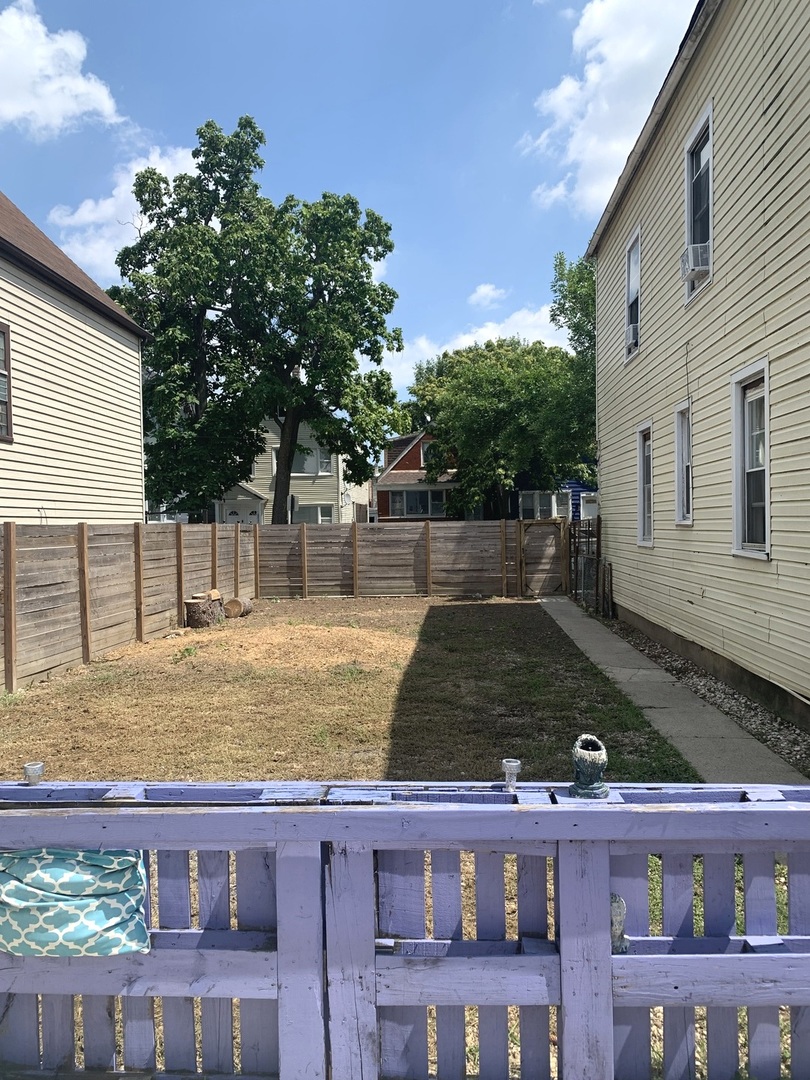 2208 N Lorel Avenue Property Photo 4