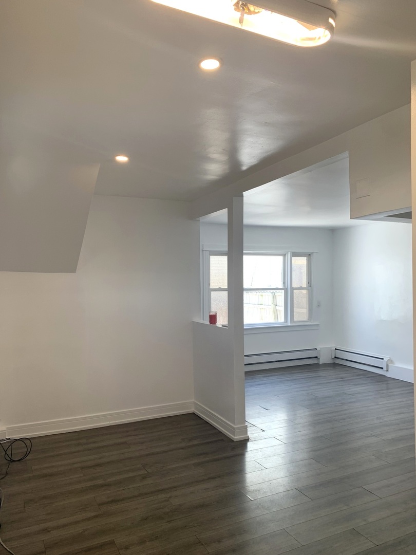 2208 N Lorel Avenue Property Photo 8