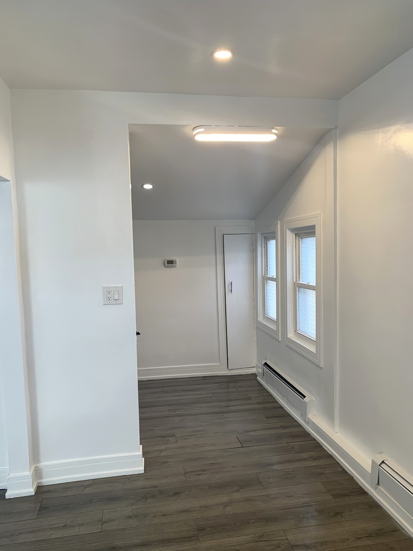 2208 N Lorel Avenue Property Photo 9