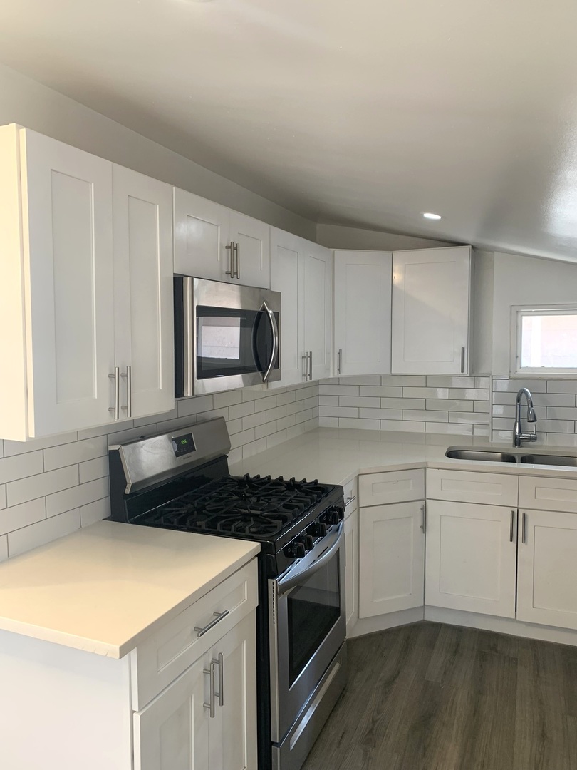 2208 N Lorel Avenue Property Photo 14