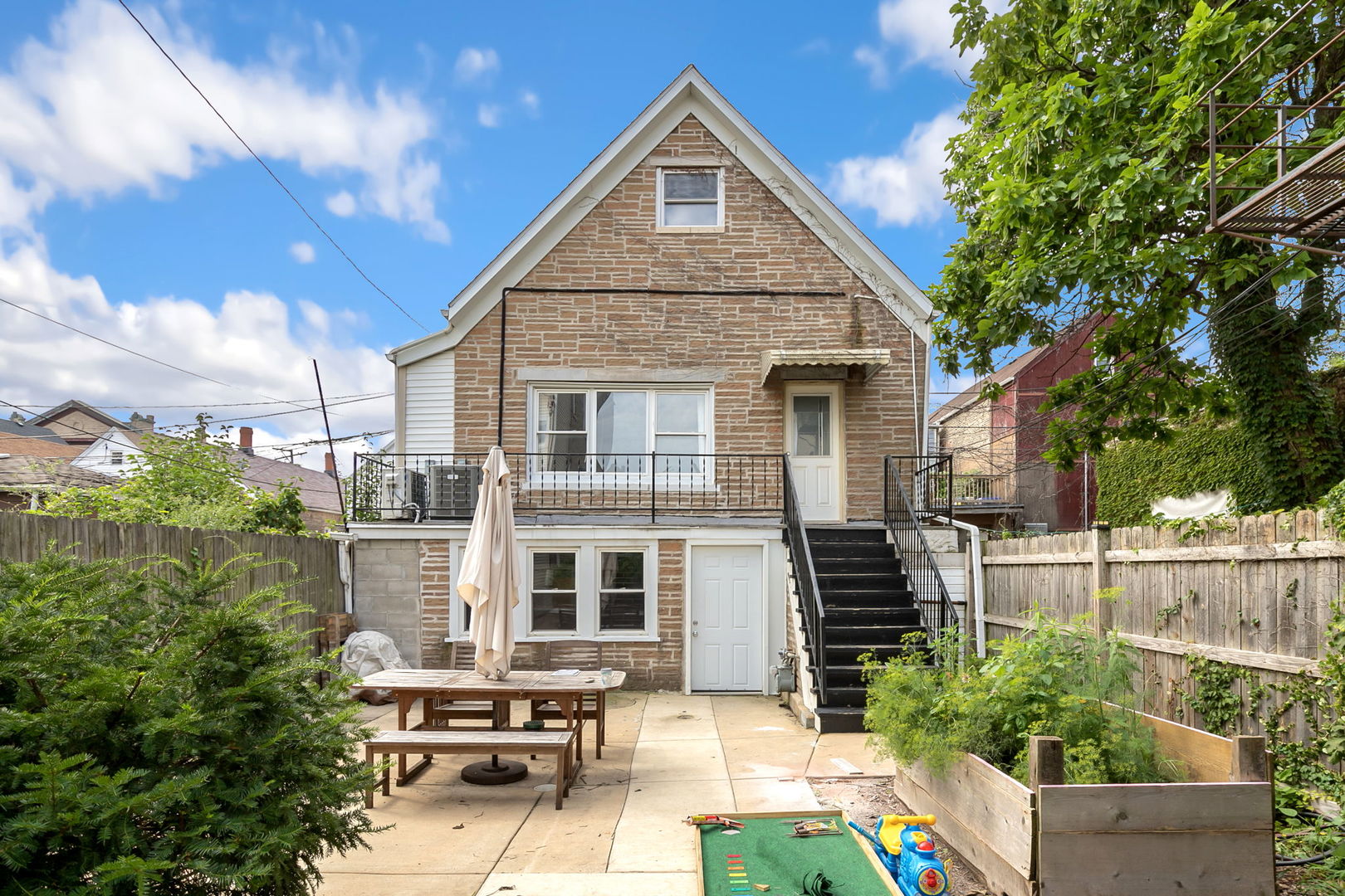 941 W 32nd Street
