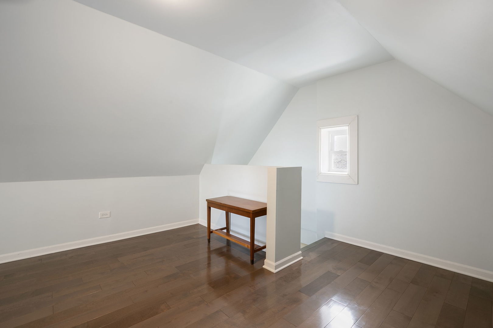 941 W 32nd Street Property Photo 15