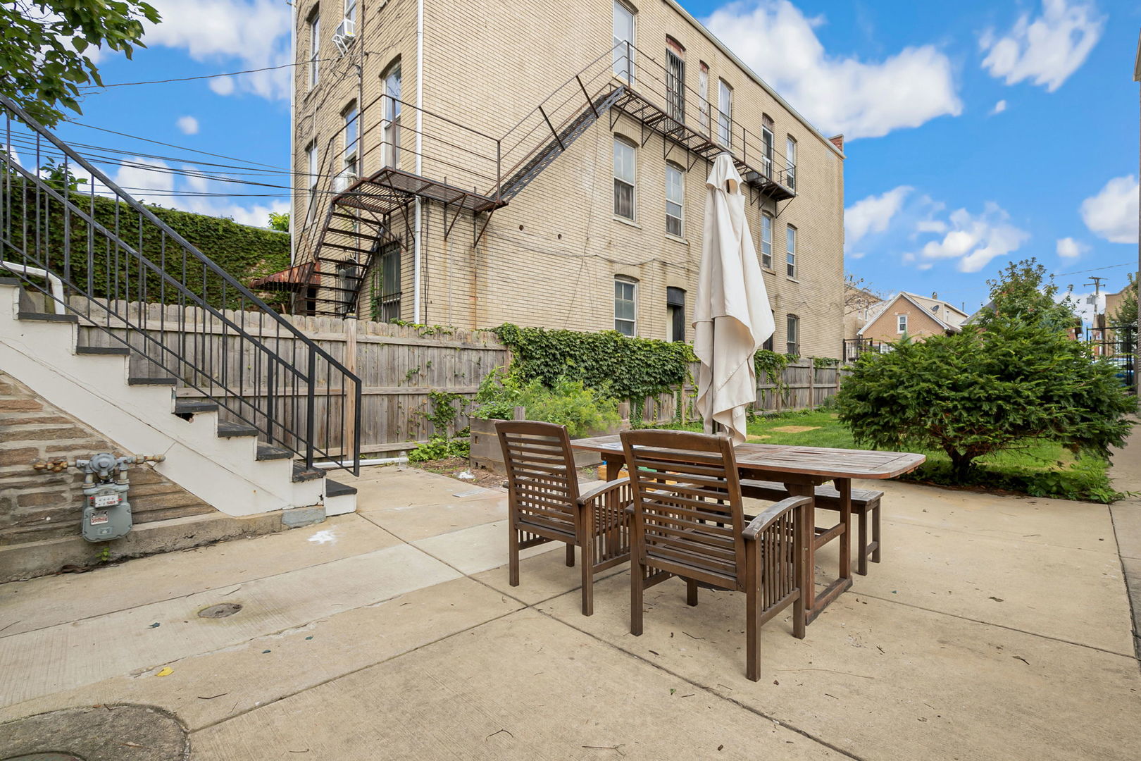 941 W 32nd Street Property Photo 16