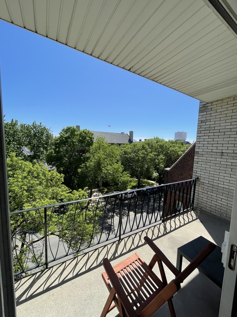 1326 Chicago Avenue 502 Property Photo 7