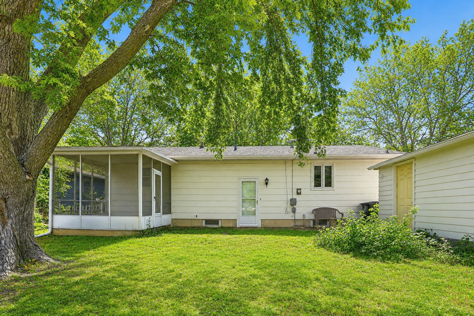 8112 7th Street W Property Photo 3