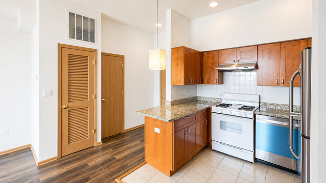 2322 S Canal Street 708 Property Photo 6