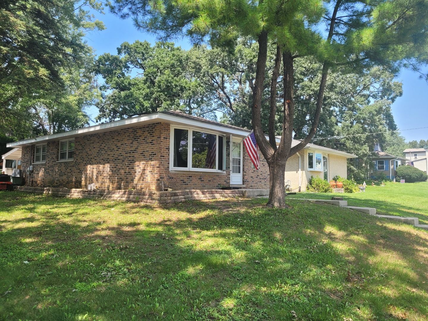 15948 Grove Avenue Property Photo 2