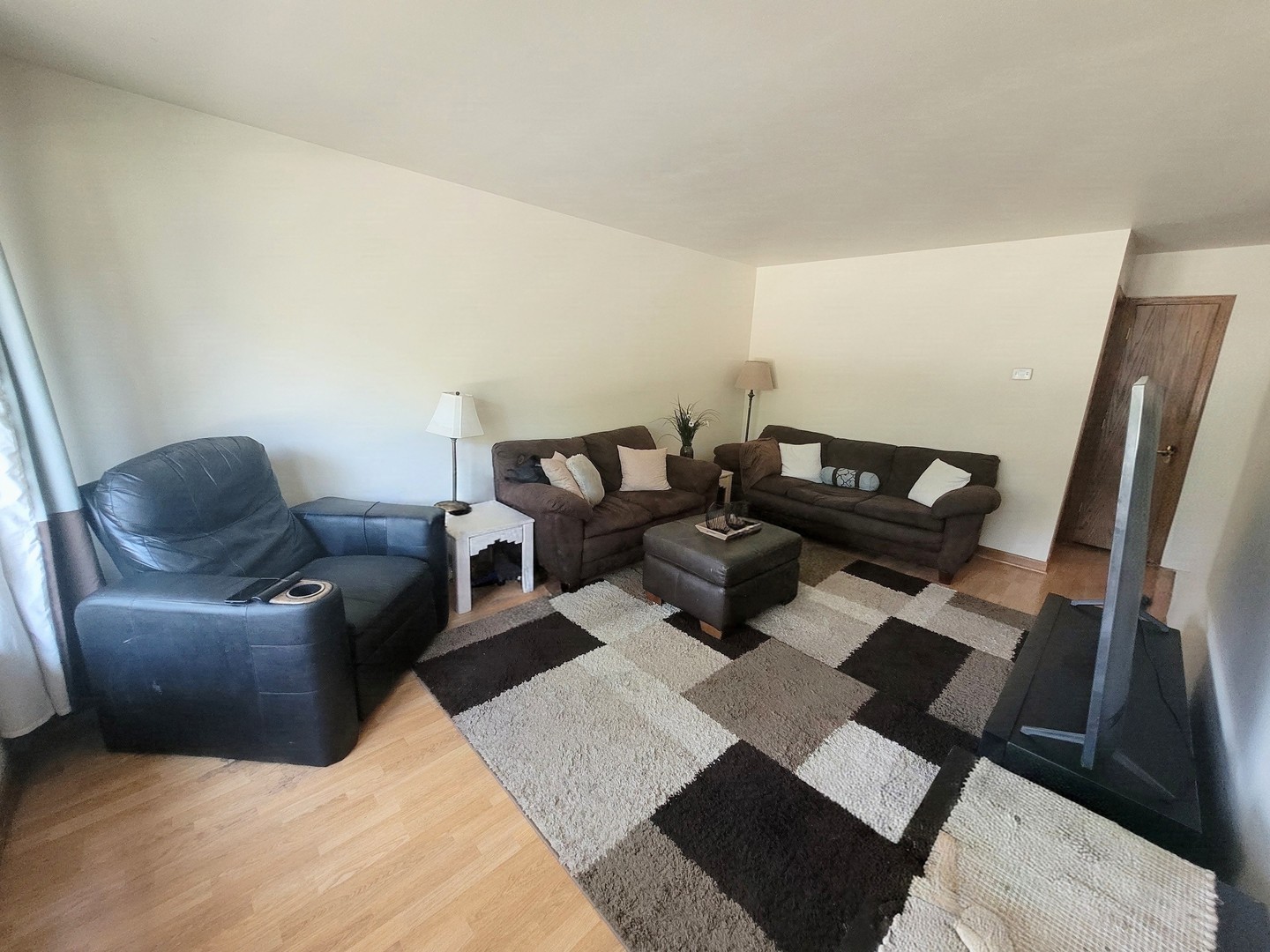 15948 Grove Avenue Property Photo 3