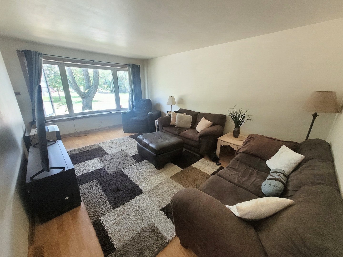 15948 Grove Avenue Property Photo 4