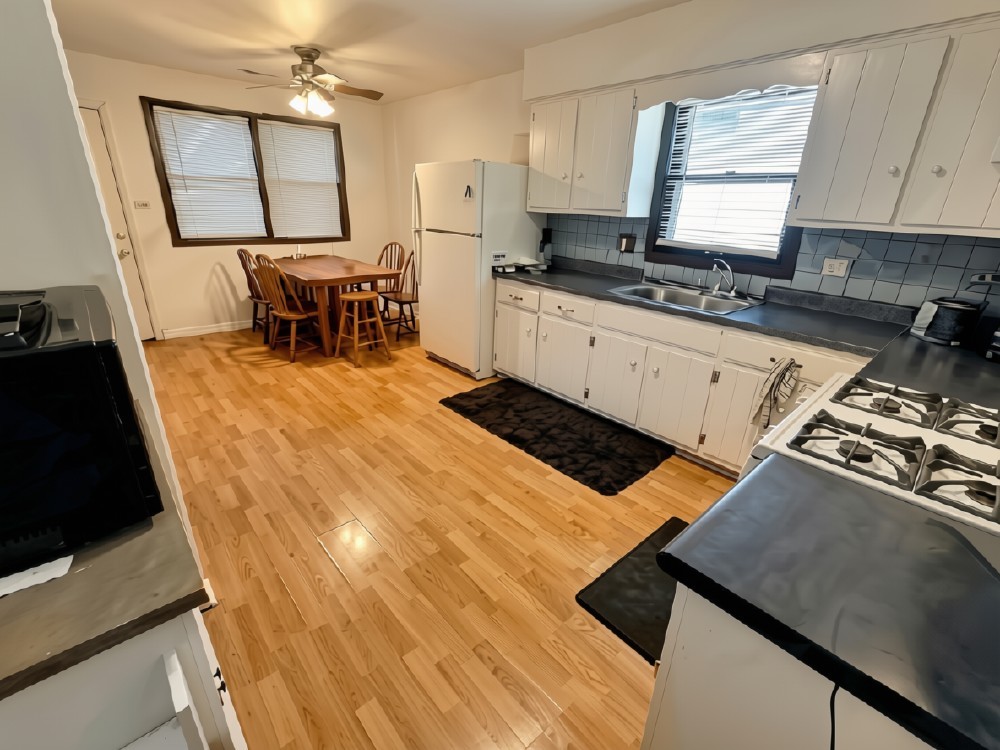 15948 Grove Avenue Property Photo 5