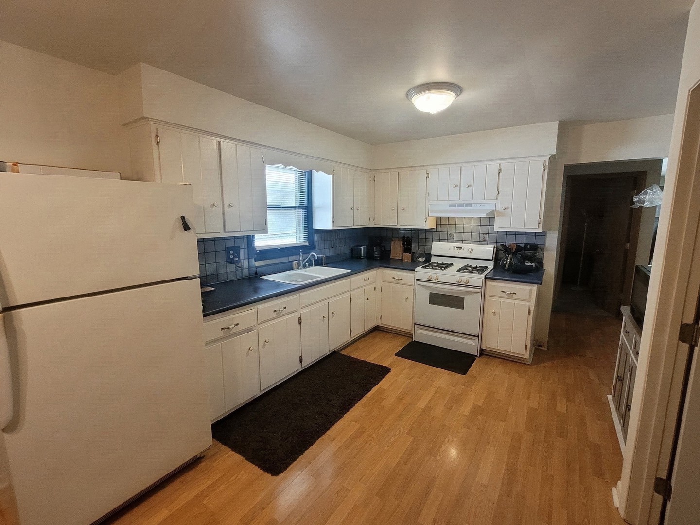 15948 Grove Avenue Property Photo 6