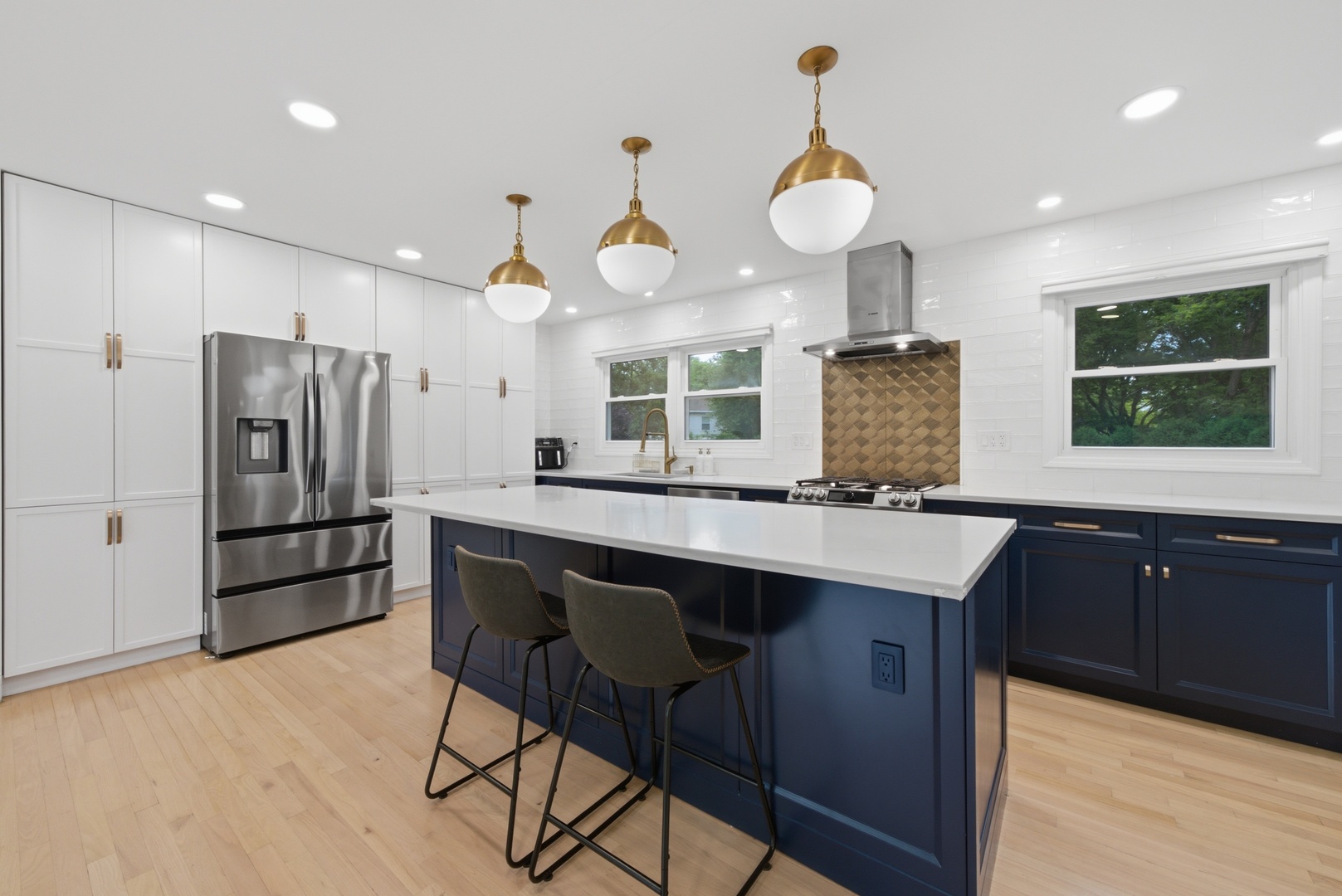 740 Thompson Boulevard Property Photo 3