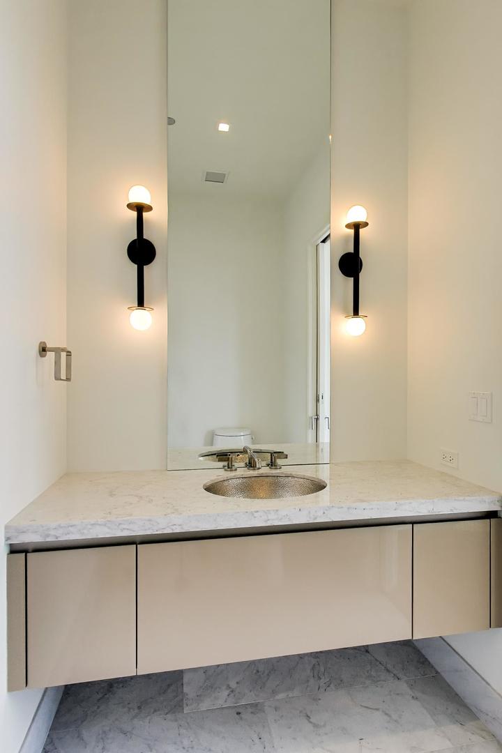 363 E Wacker Drive 7301 Property Photo 32