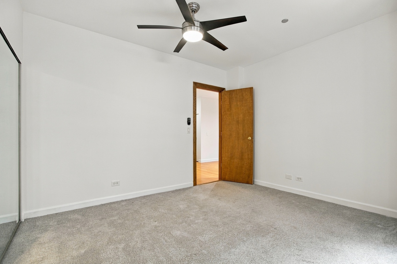 550 W Surf Street 117 Property Photo 15