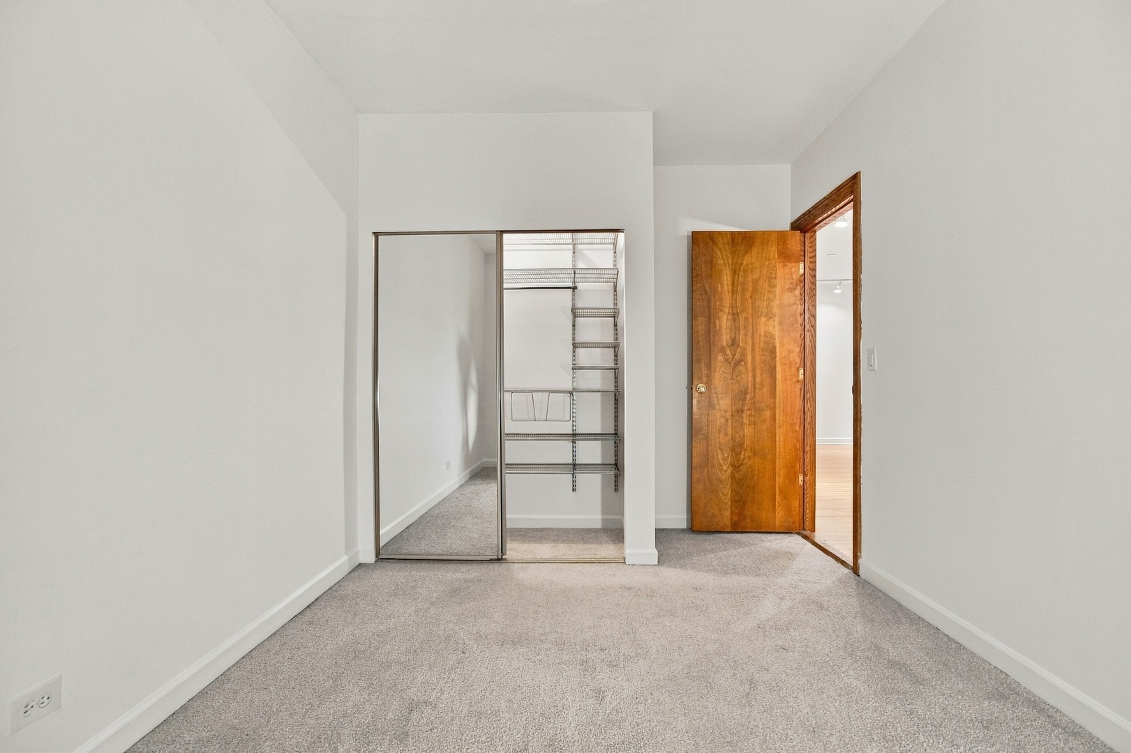 550 W Surf Street 117 Property Photo 22