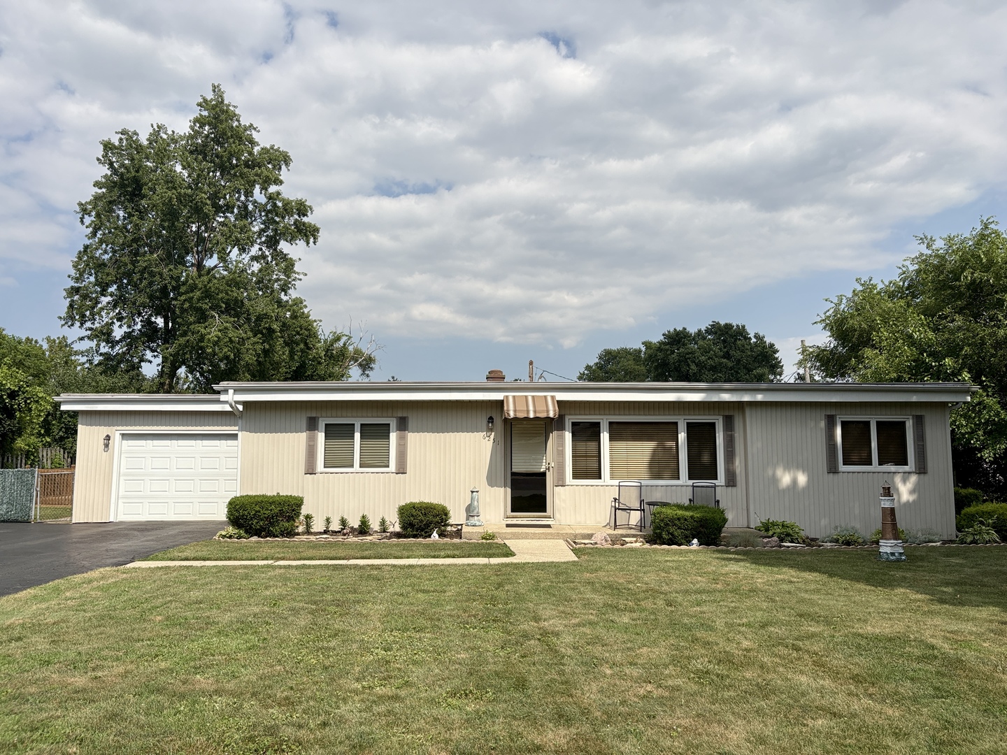 6251 Blackstone Avenue Property Photo 1