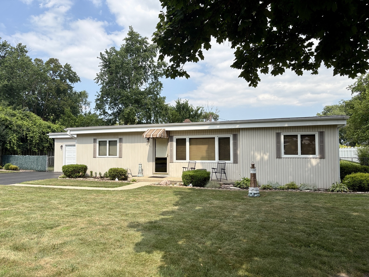 6251 Blackstone Avenue Property Photo 2