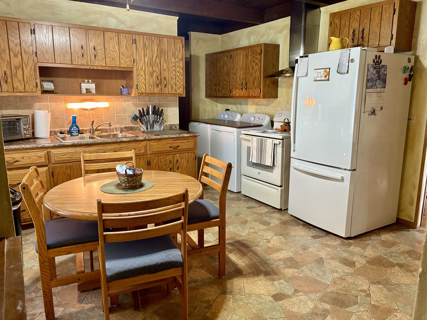 6251 Blackstone Avenue Property Photo 7