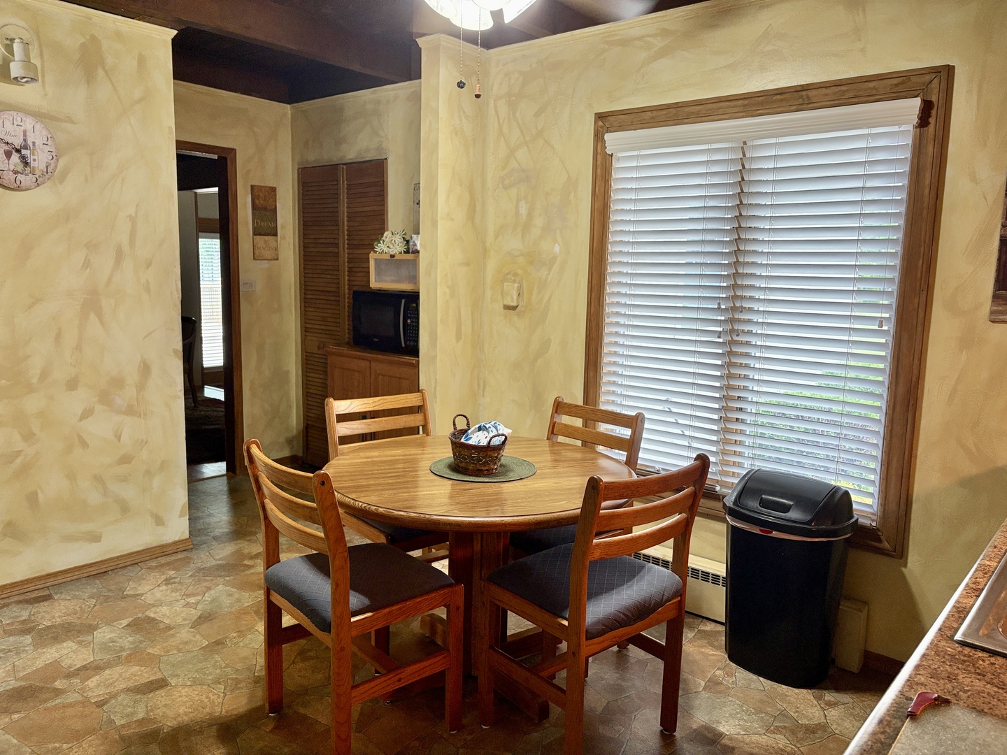 6251 Blackstone Avenue Property Photo 10