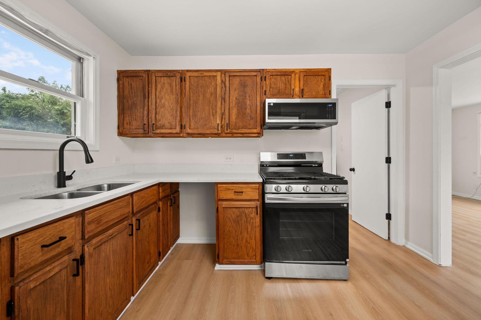 2115 W 175th Street Property Photo 6