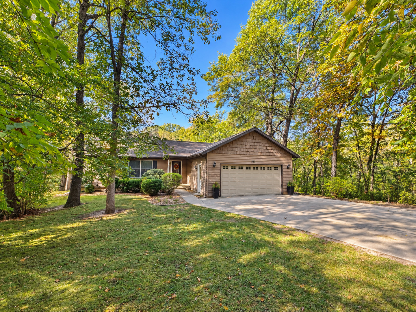 373 Lake Thunderbird Drive Property Photo 1