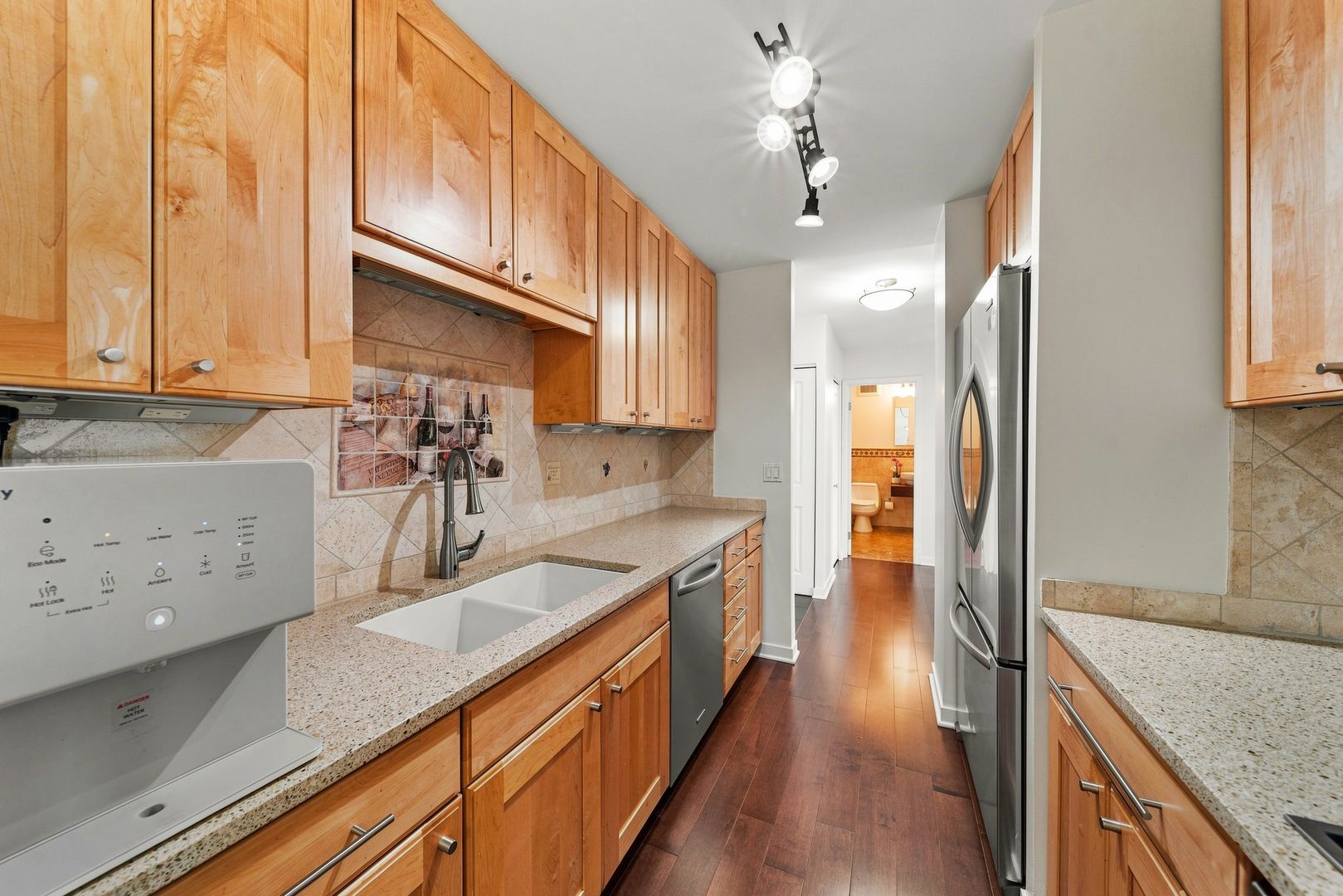 111 E Chestnut Street 30g Property Photo 7