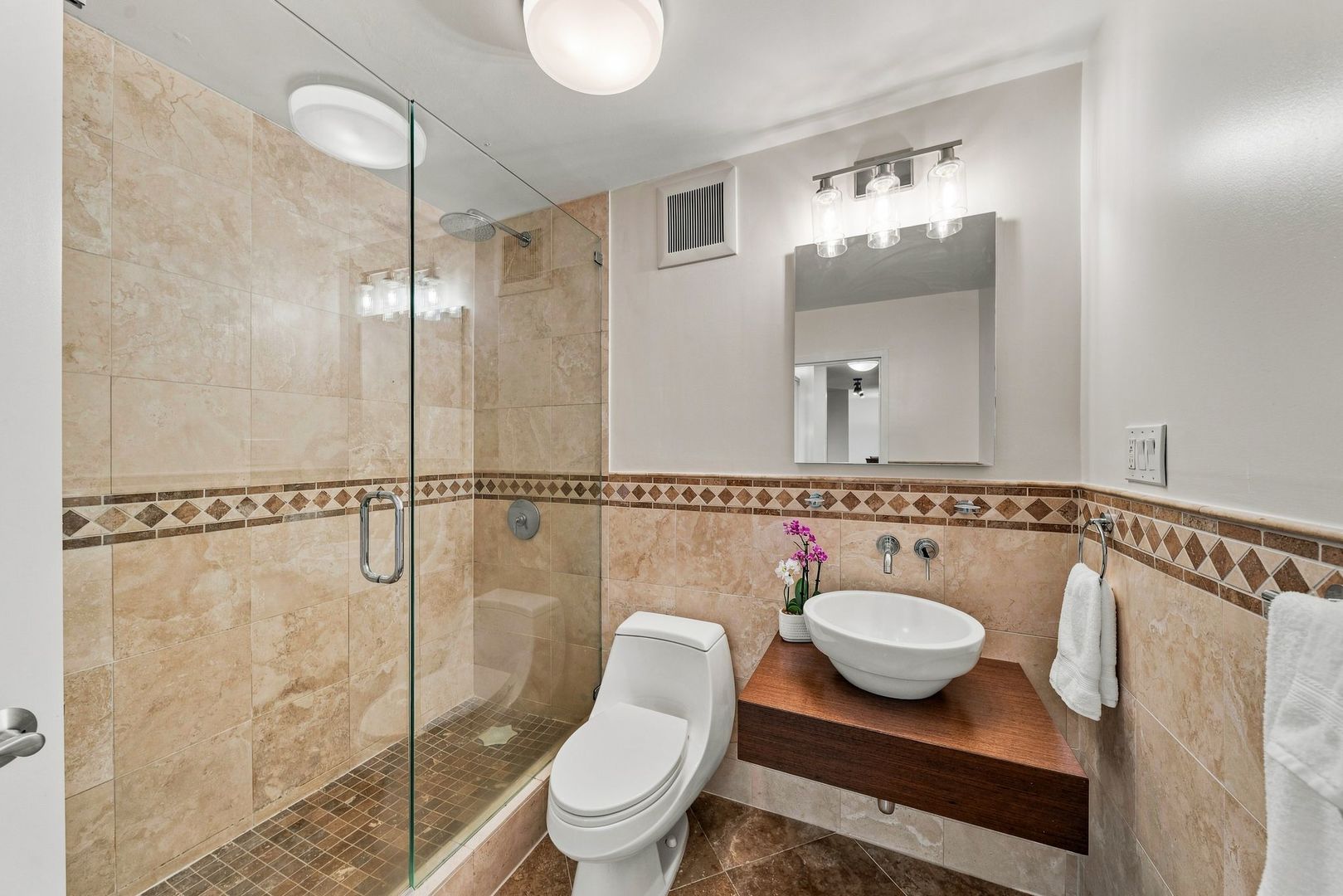 111 E Chestnut Street 30g Property Photo 14