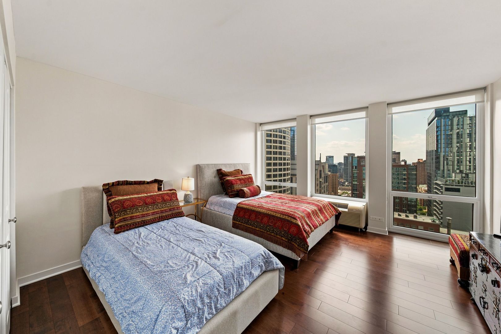 111 E Chestnut Street 30g Property Photo 15