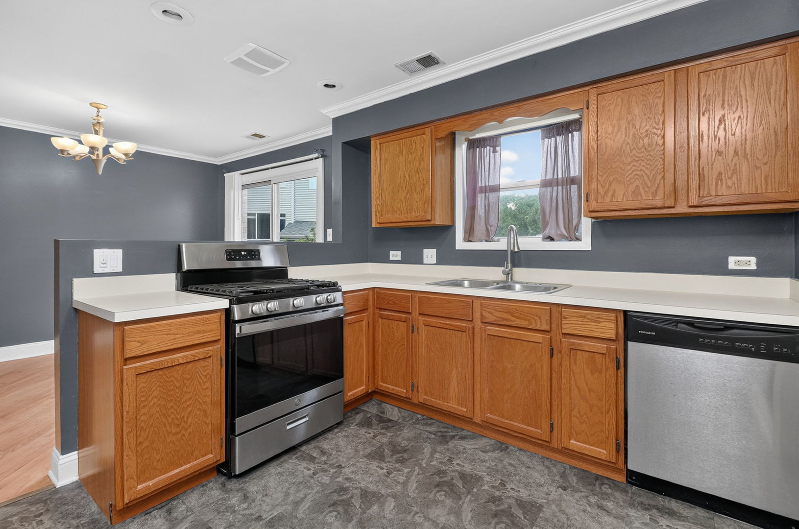 400 S Frontenac Street Property Photo 6
