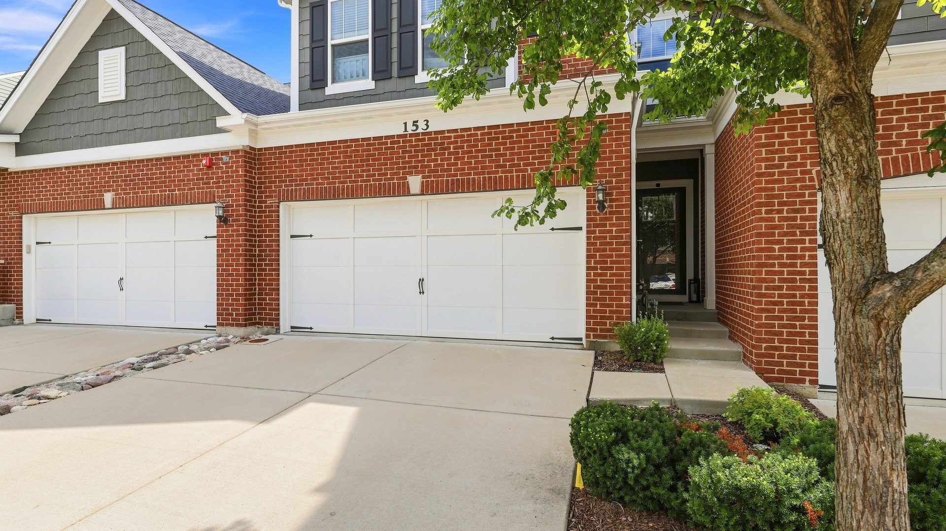 153 Roslyn Place Property Photo 2
