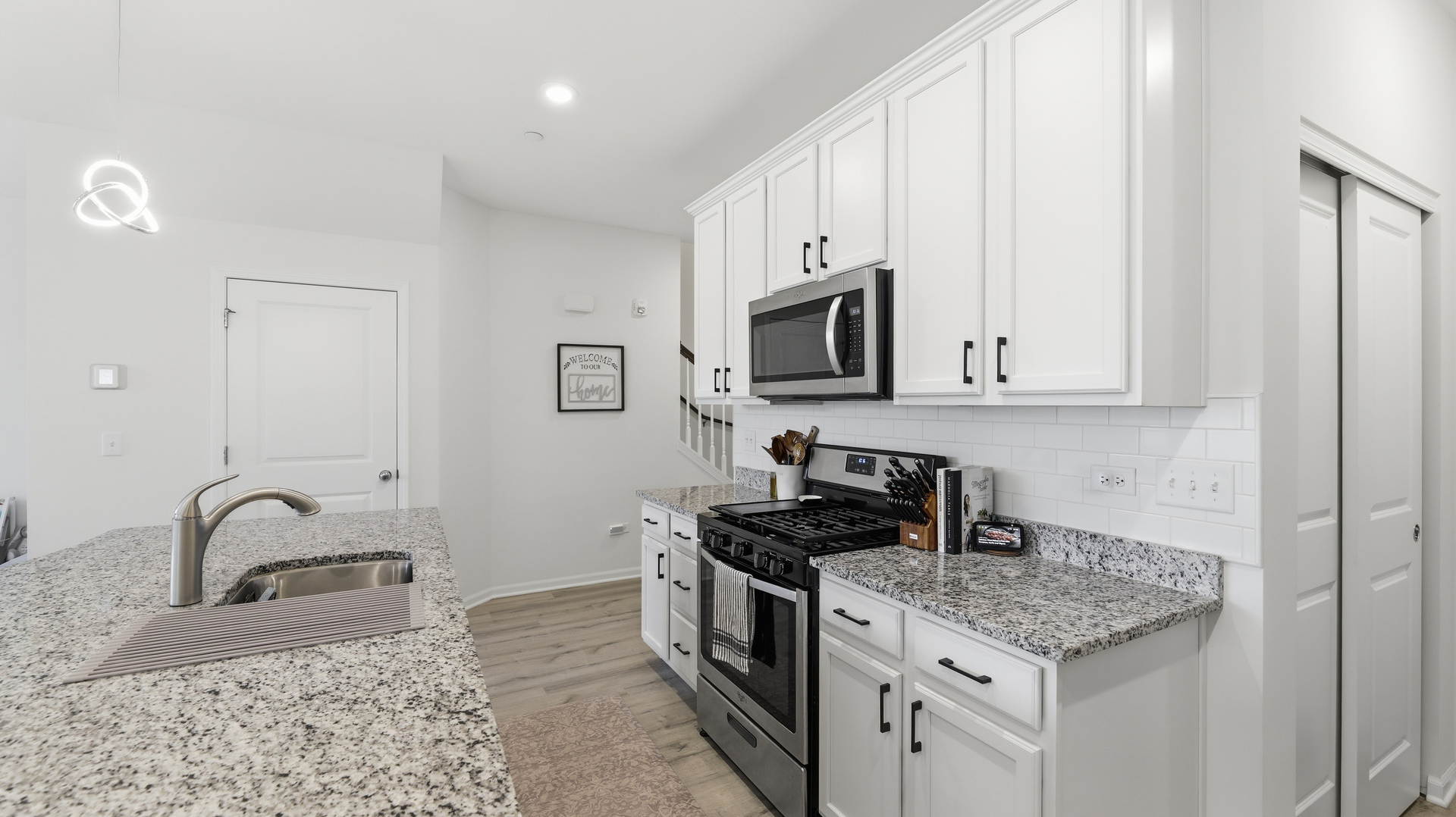 153 Roslyn Place Property Photo 7