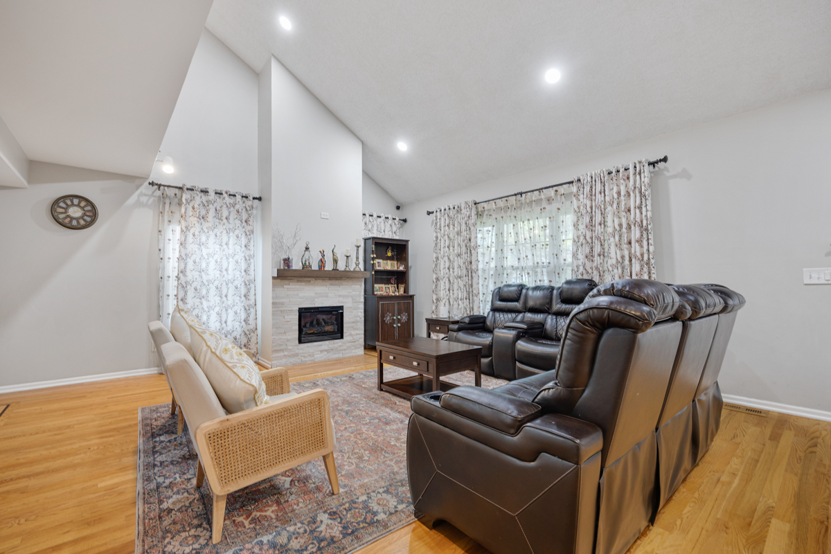 1347 Rose Boulevard Property Photo 3