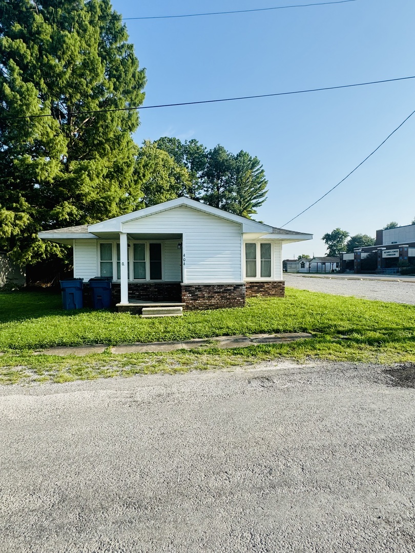 404 W 9th Street Property Photo 1