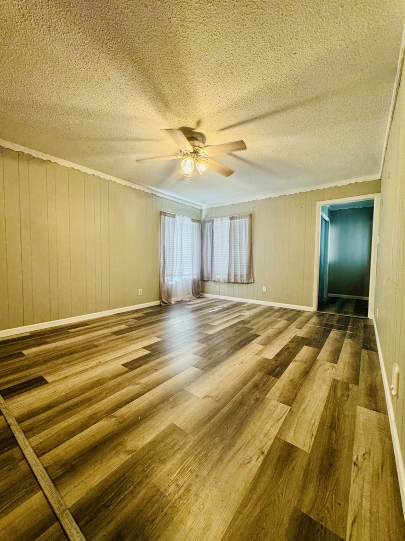 404 W 9th Street Property Photo 10
