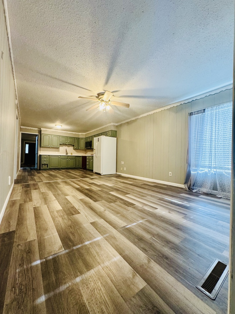 404 W 9th Street Property Photo 11