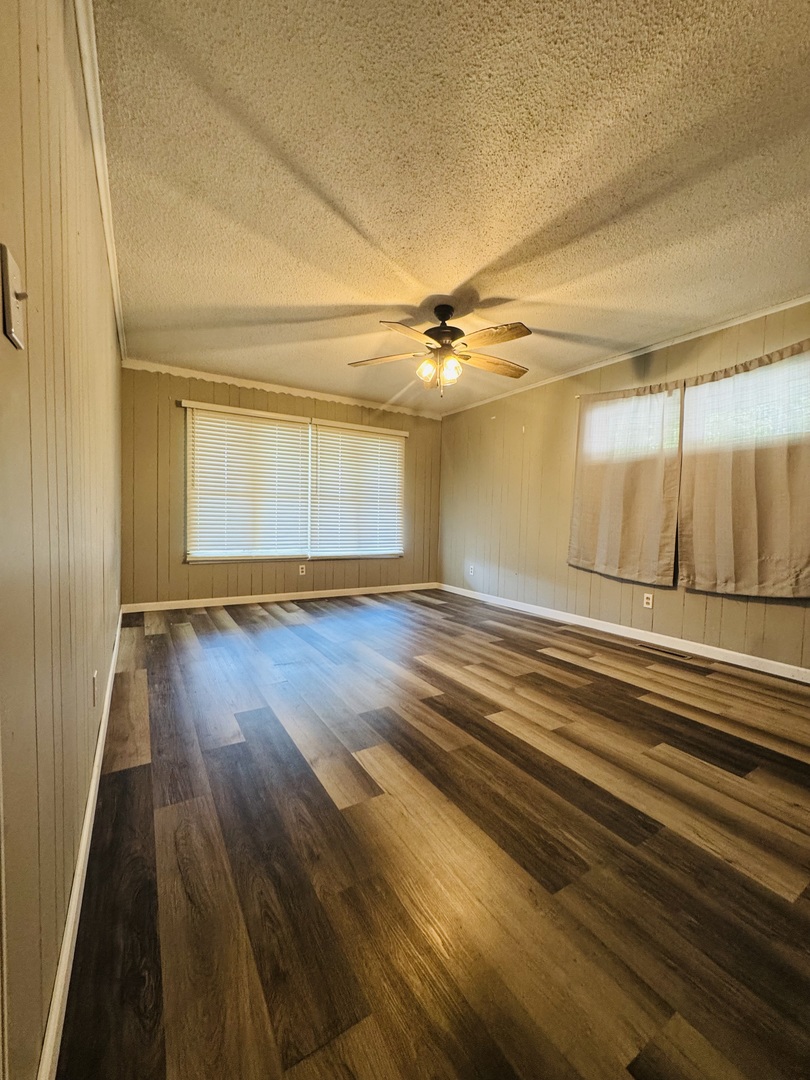 404 W 9th Street Property Photo 18