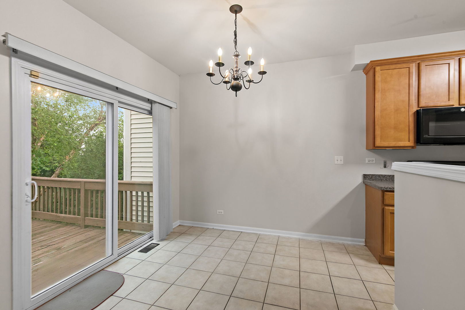 1563 Yellowstone Drive Property Photo 7
