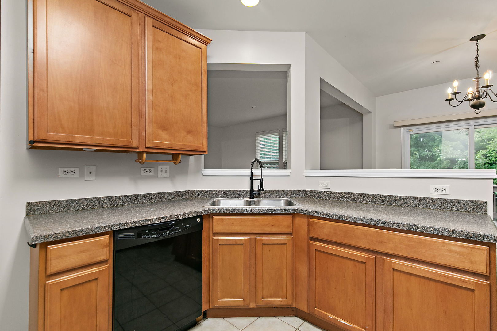1563 Yellowstone Drive Property Photo 8