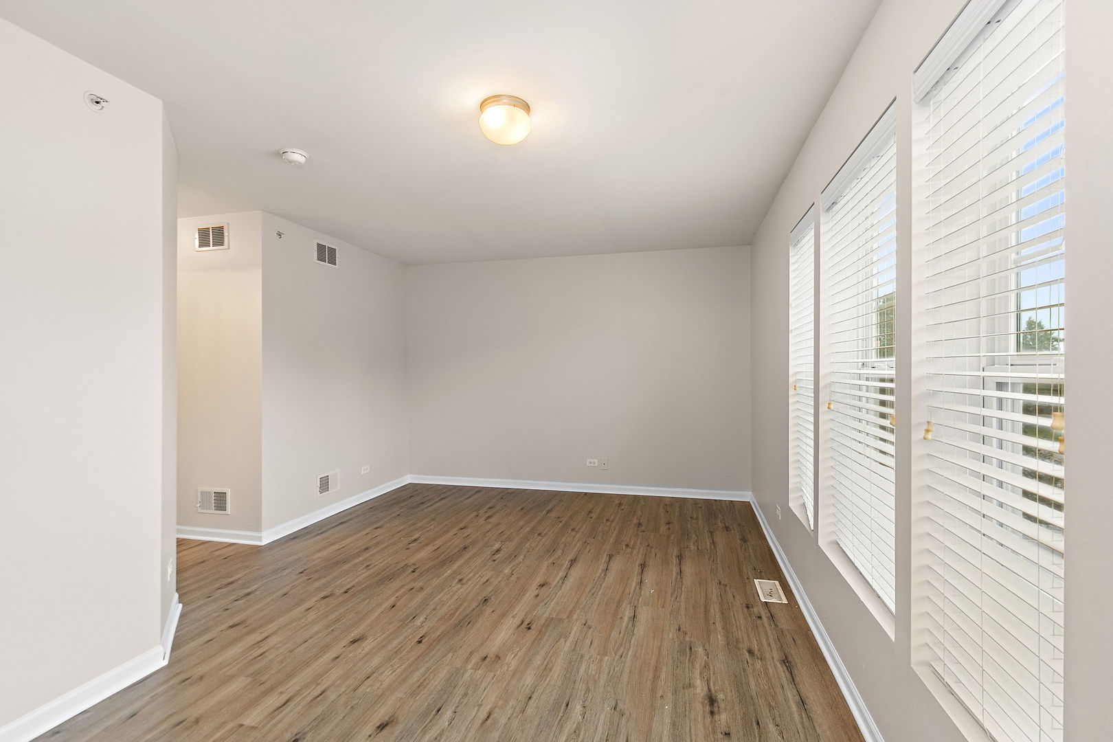 1563 Yellowstone Drive Property Photo 13