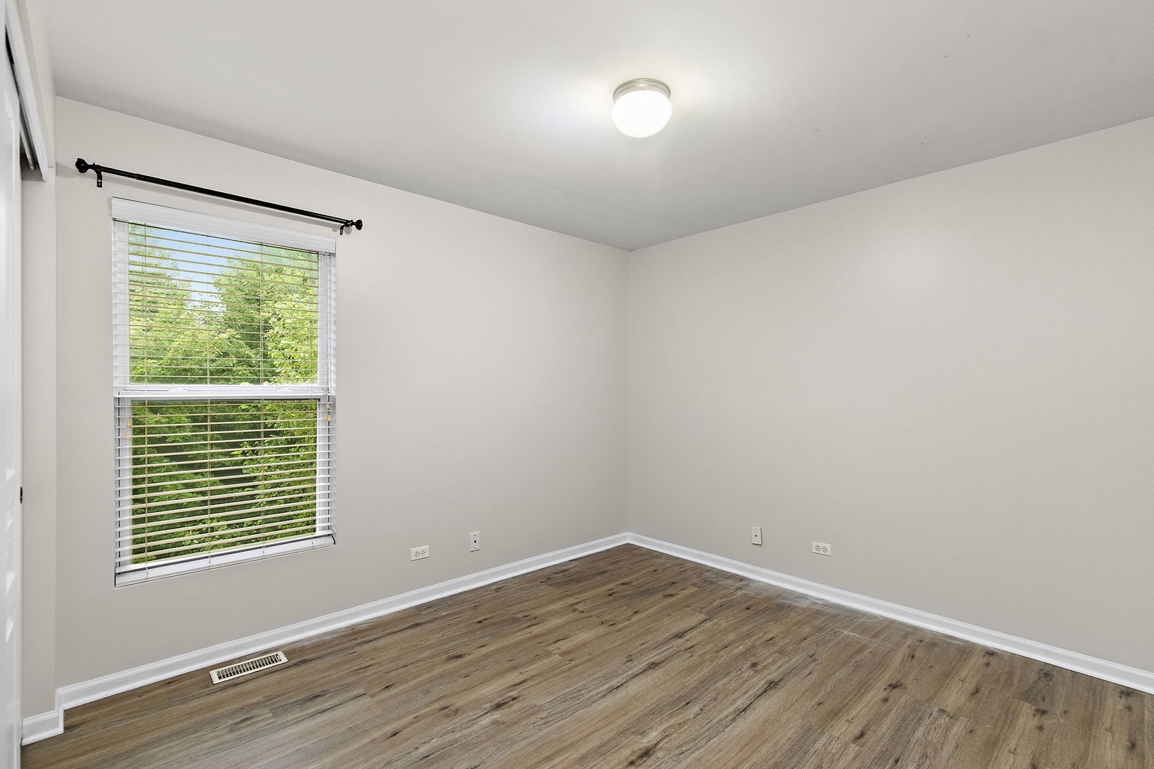 1563 Yellowstone Drive Property Photo 16