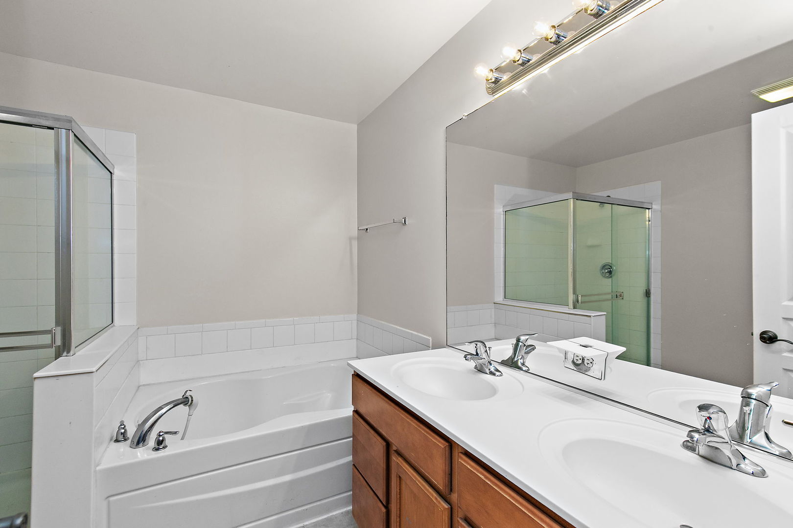 1563 Yellowstone Drive Property Photo 17