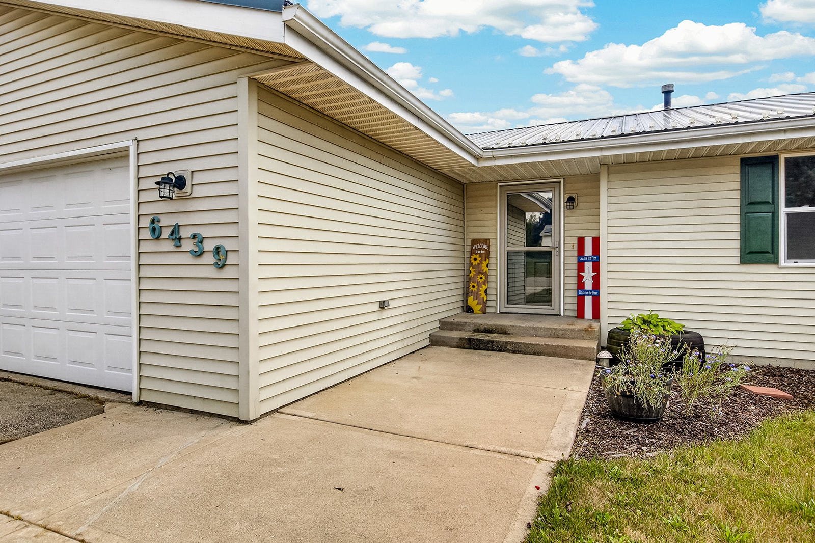 6439 Prairie Flower Property Photo 3