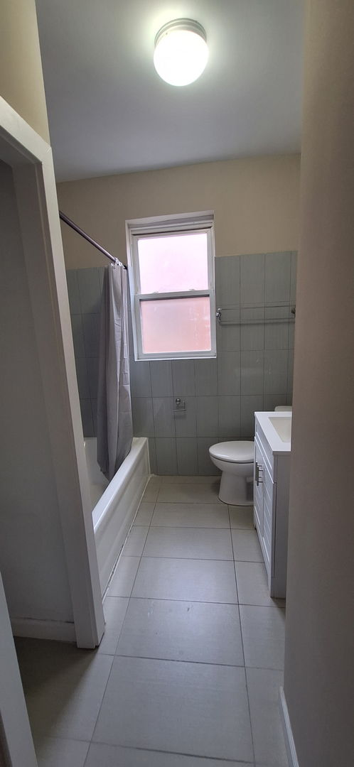 815 E 53rd Street 3 Property Photo 7