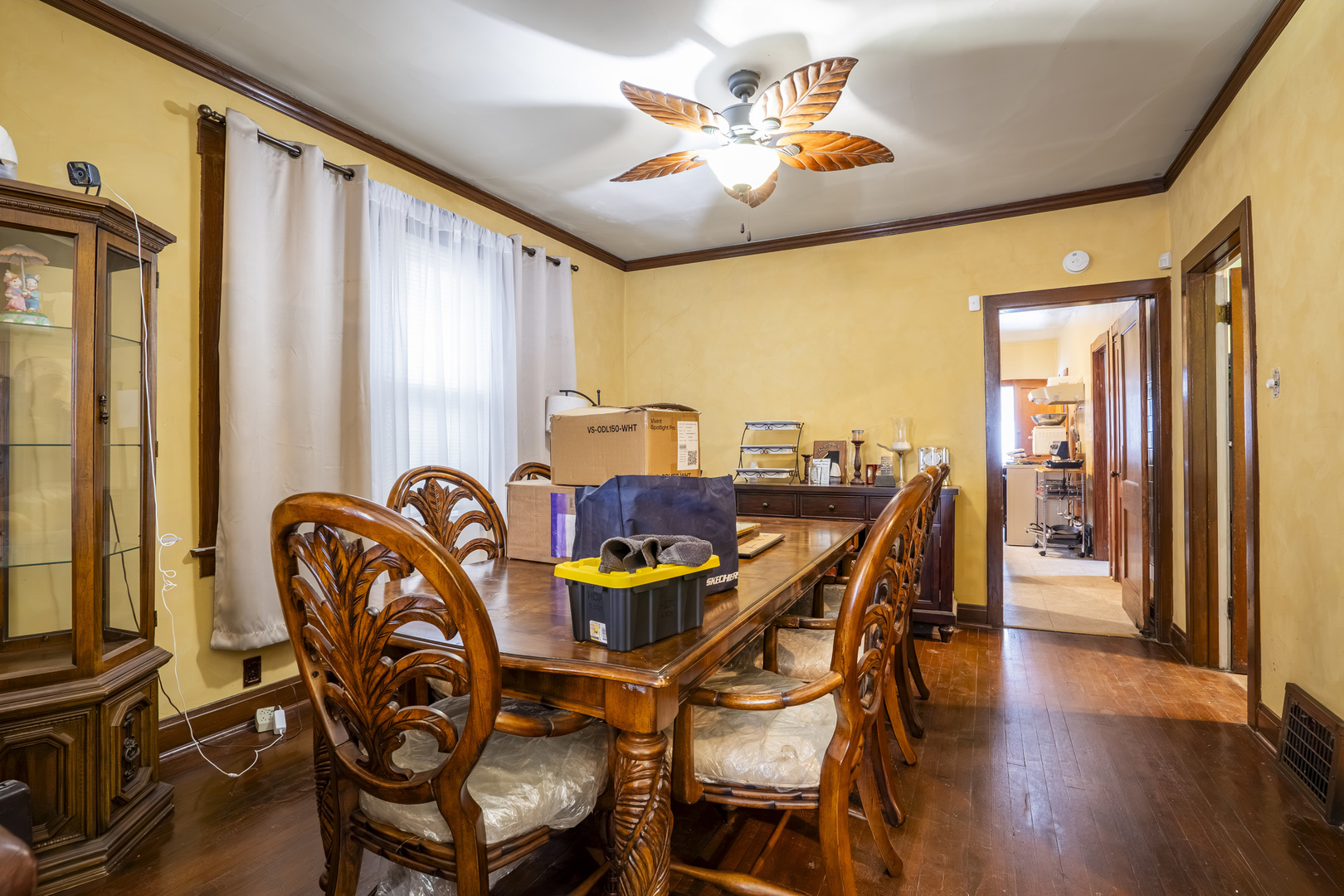 1533 N Menard Avenue Property Photo 4