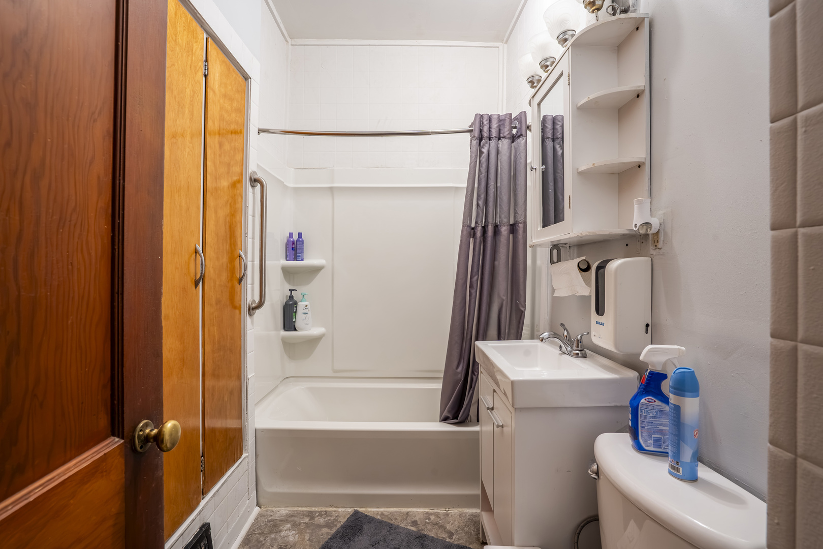 1533 N Menard Avenue Property Photo 12