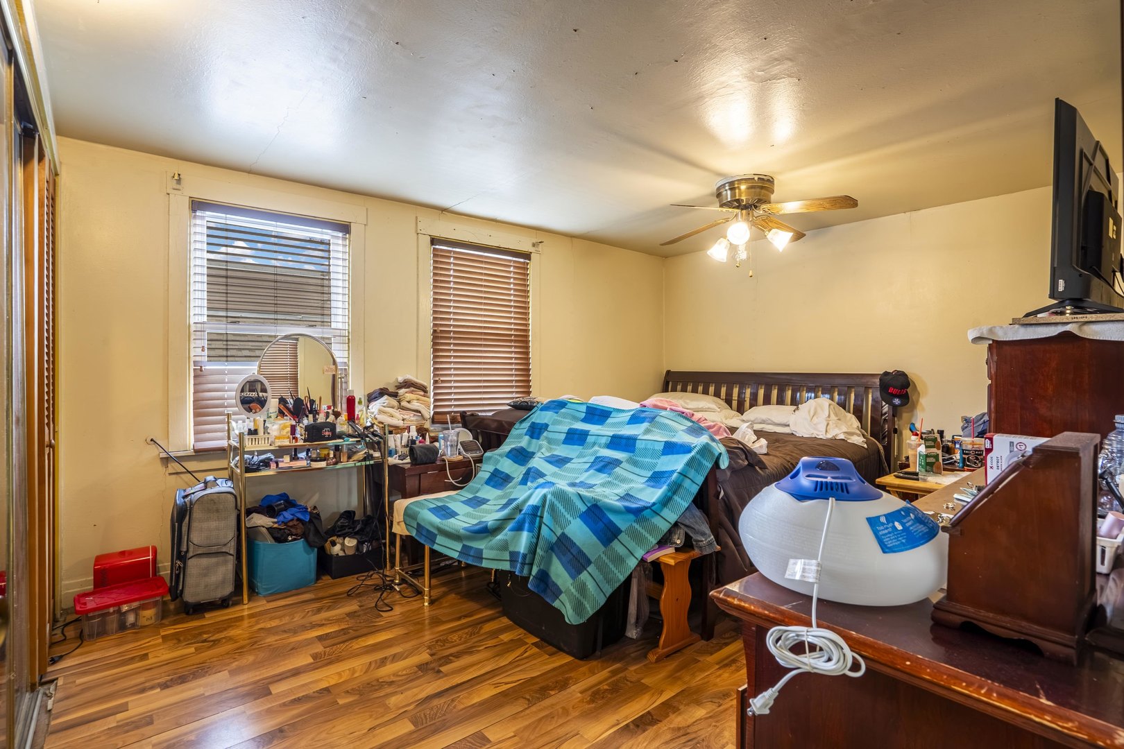 1533 N Menard Avenue Property Photo 15
