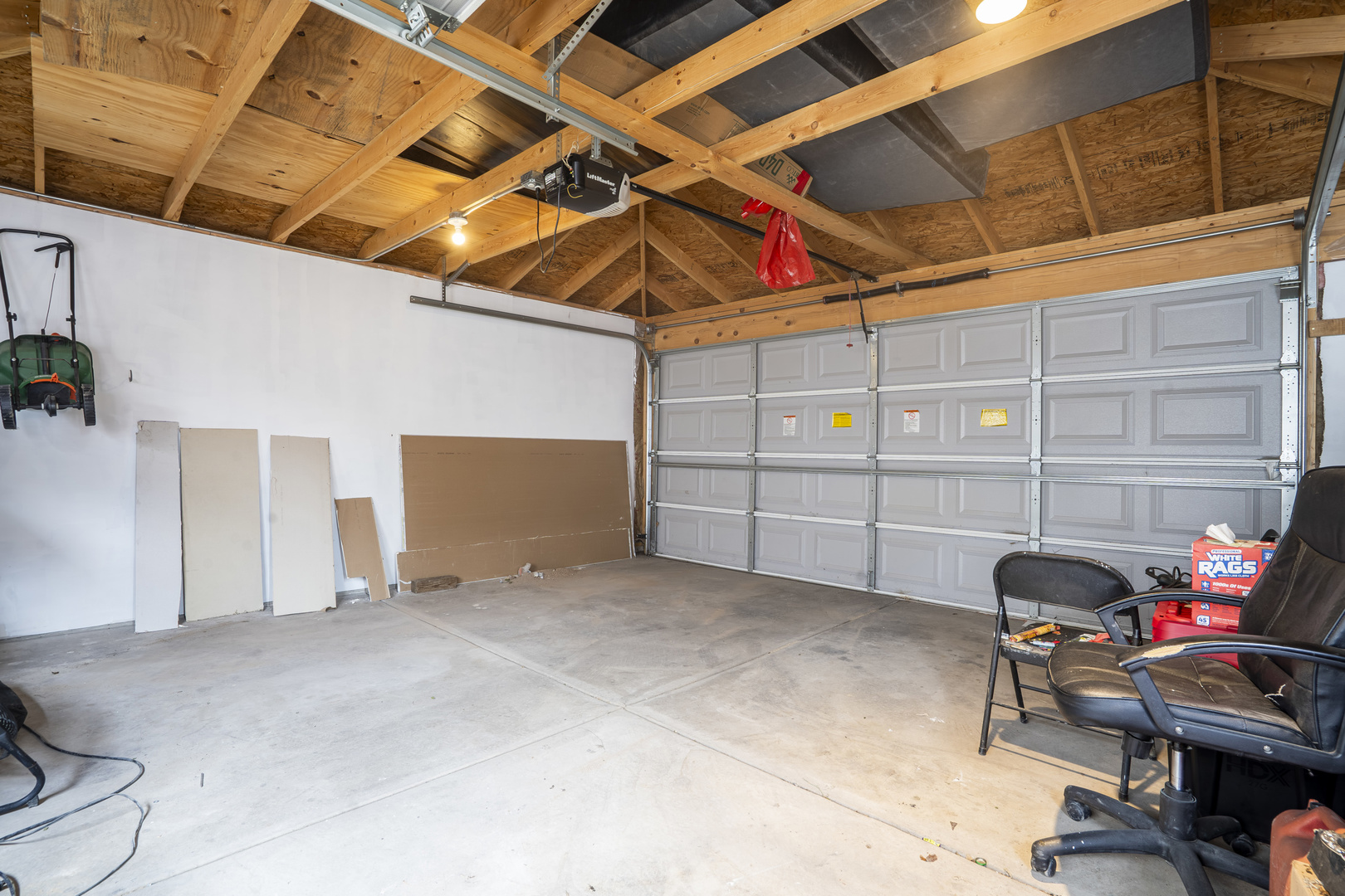1533 N Menard Avenue Property Photo 21